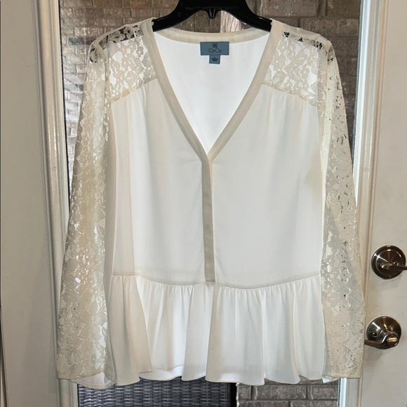 CeCe White Lace Sleeve Blouse Size L. - Picture 1 of 6